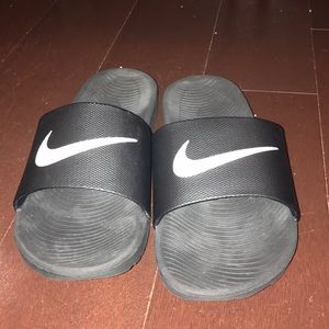 Nike men’s sandals slips